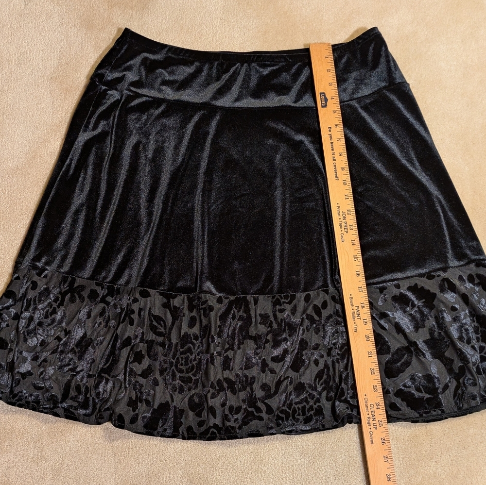 Women's Apostrophe Stretch Black Velvetine Skirt Sheer Floral at Hem| Size 18-20 - Picture 7 of 8